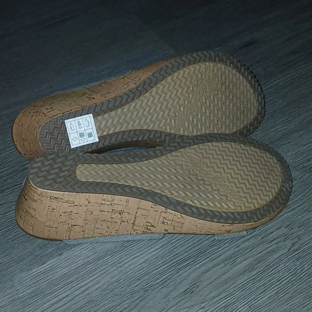 Skechers luxe foam tan Women's Wedge Sandals Style 38527 Sz 9 NWOT